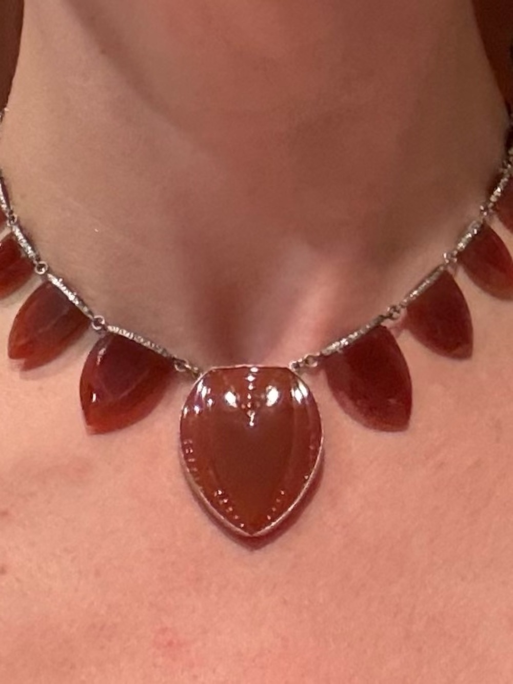 Beautiful Vintage Carved Faceted Agate Glass Art Deco Necklace
